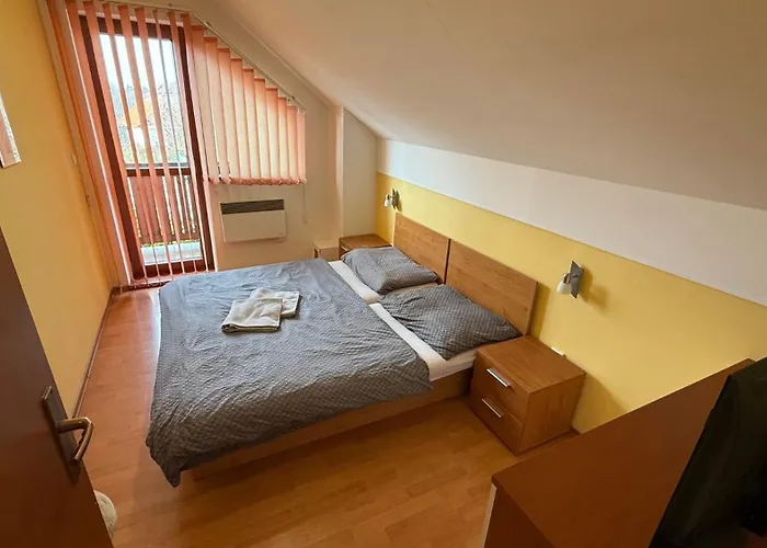 דירה 2 Apartment, Hriadky, *